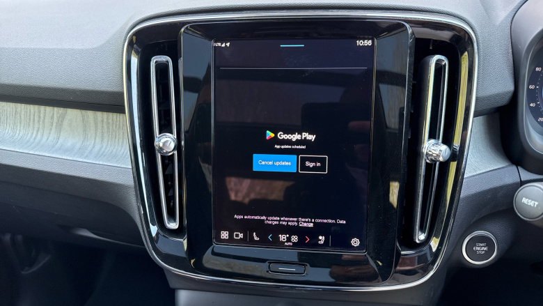 Volvo XC40 2.0 B3P Ultra Dark 5dr Auto Petrol Estate